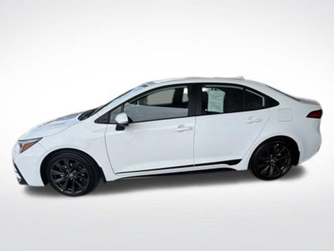 Used 2026 Toyota Corolla SE FWD image 3