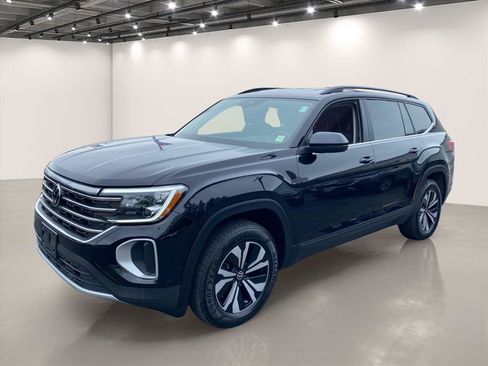 Used 2024 Volkswagen Atlas SE AWD/4WD image 3