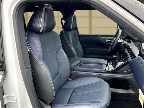 Certified 2026 INFINITI QX80 4WD image 7