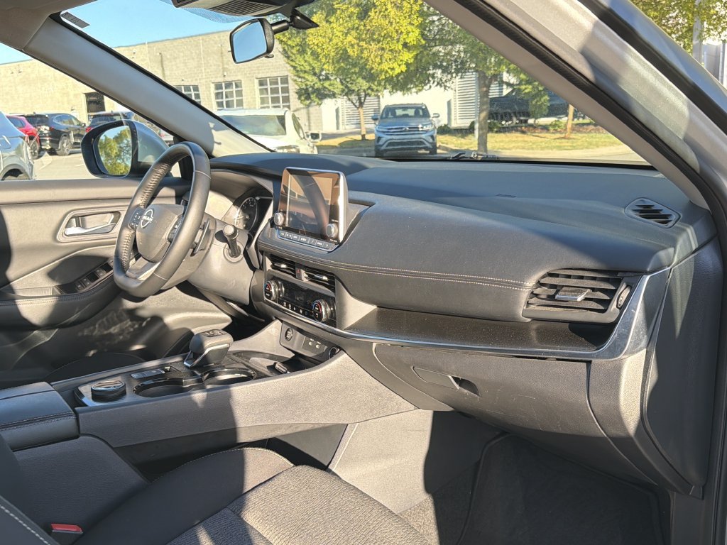 Used 2025 Nissan Rogue SV AWD/4WD image 19