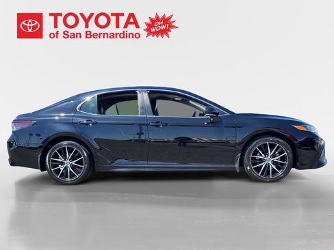 Certified 2022 Toyota Camry SE FWD image 6