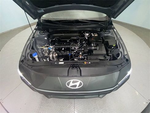 Used 2025 Hyundai Elantra SE image 24