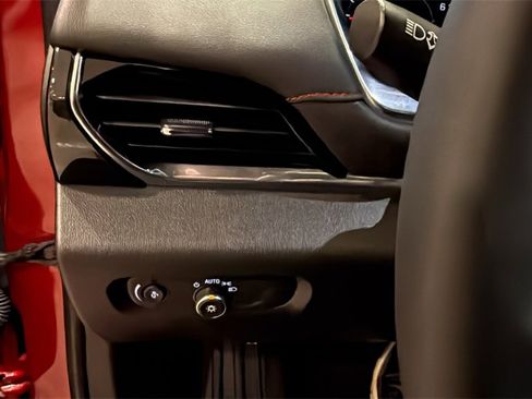 Used 2023 Chevrolet Traverse RS image 34