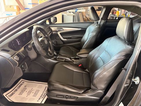 Used 2017 Honda Accord Touring image 11