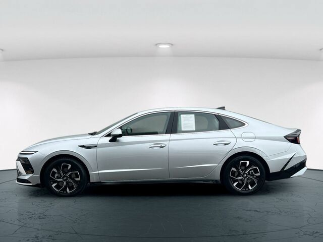 Used 2025 Hyundai Sonata SEL FWD image 3
