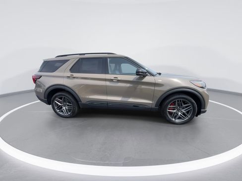 New 2026 Ford Explorer ST-Line w/ ST-Line Street Pack AWD/4WD image 2