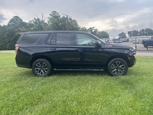 Used 2021 Chevrolet Tahoe Z71 w/ Luxury Package AWD/4WD image 8