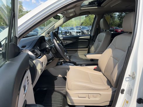 Used 2021 Honda Pilot Touring image 9