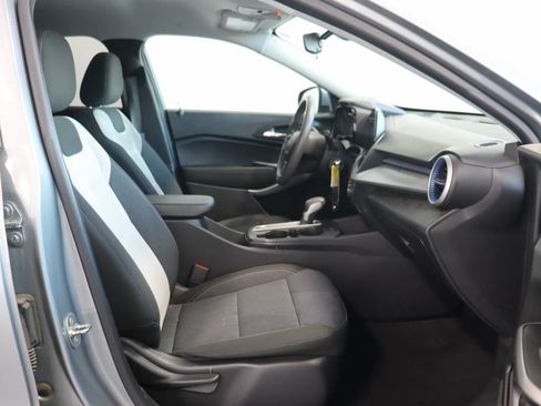 Used 2024 Chevrolet Trax LS w/ LS Convenience Package FWD image 17