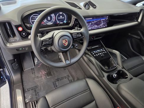 New 2026 Porsche Cayenne Coupe image 4