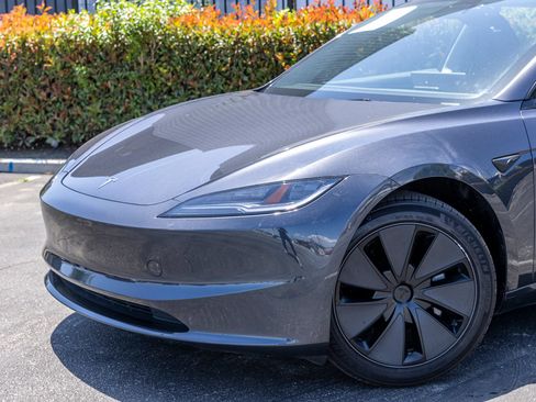 Used 2025 Tesla Model 3 Long Range RWD image 17