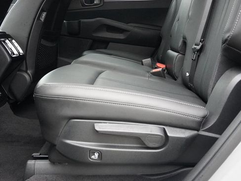 Used 2025 Kia Sorento S AWD/4WD image 36