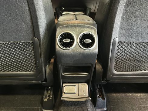 Used 2021 Mercedes-Benz GLB 250 4MATIC image 21
