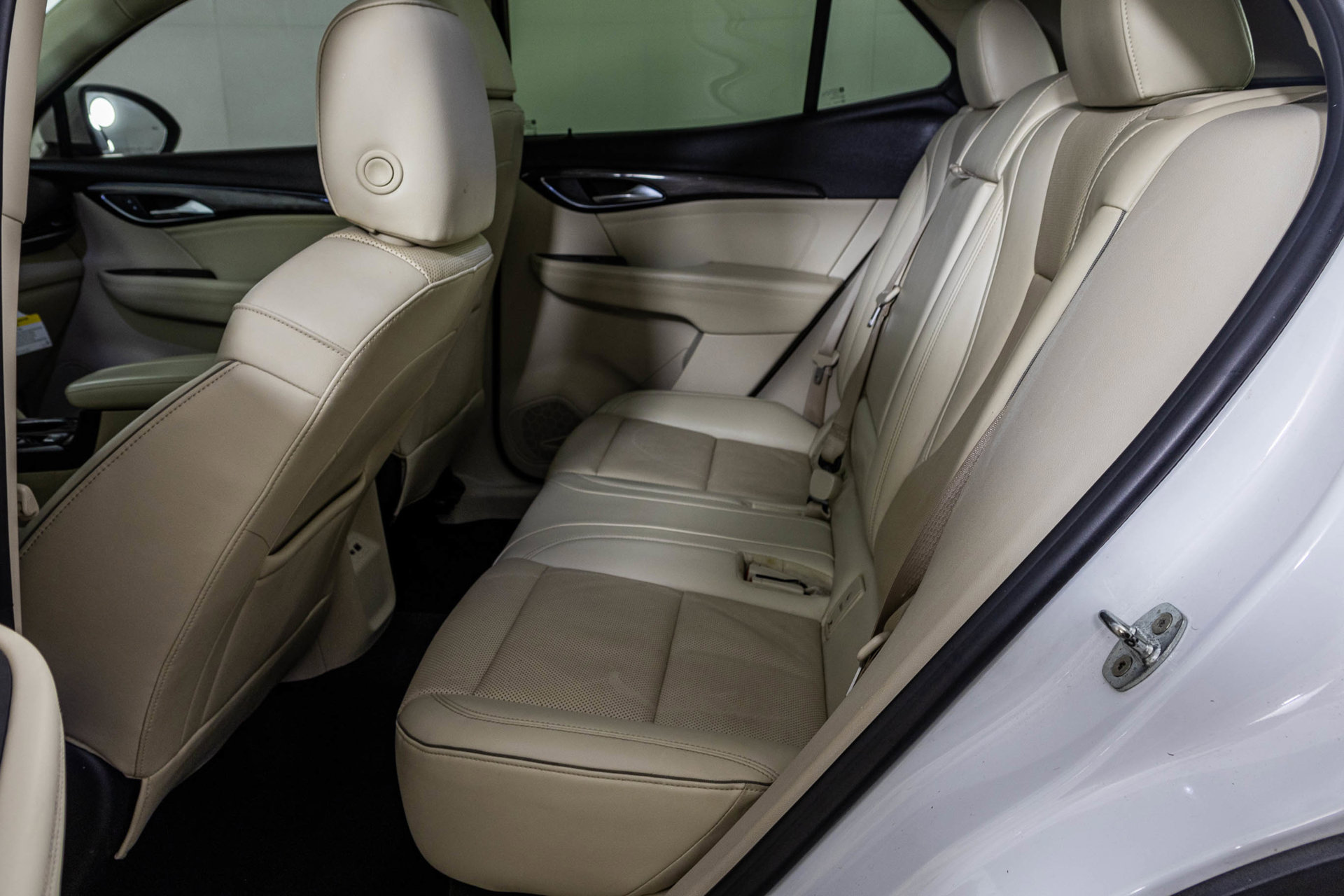 Used 2022 Buick Envision Essence w/ Technology Package I FWD image 40