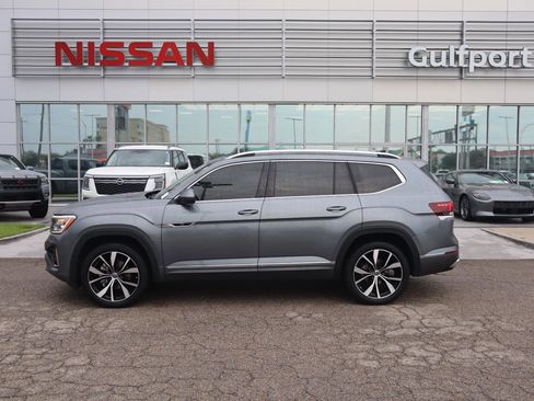 Used 2024 Volkswagen Atlas SEL Premium R-Line image 3