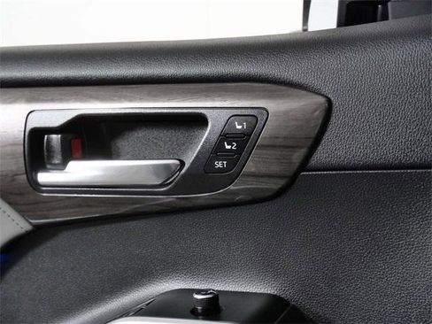 Used 2020 Toyota Highlander Platinum image 27