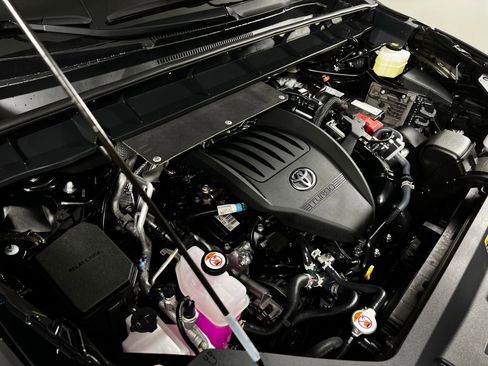 Used 2026 Toyota Highlander XLE AWD/4WD image 10