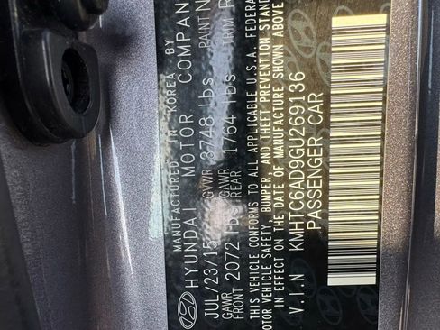 Used 2016 Hyundai Veloster Coupe 3D image 31