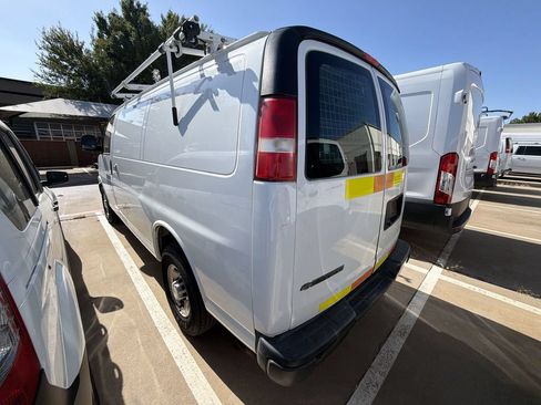 Used 2018 Chevrolet Express 2500 w/ Driver Convenience Package RWD image 4