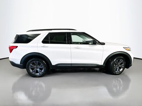 Used 2022 Ford Explorer XLT w/ Equipment Group 202A AWD/4WD image 8