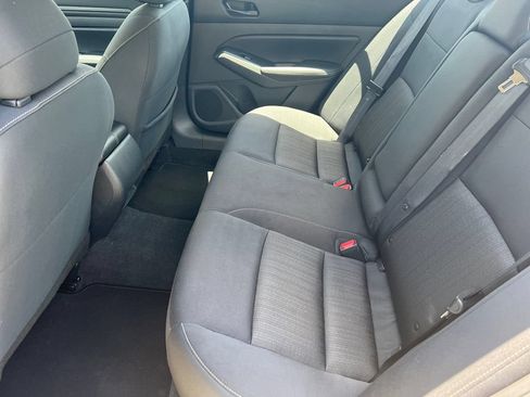 Used 2025 Nissan Altima 2.5 SV FWD image 15