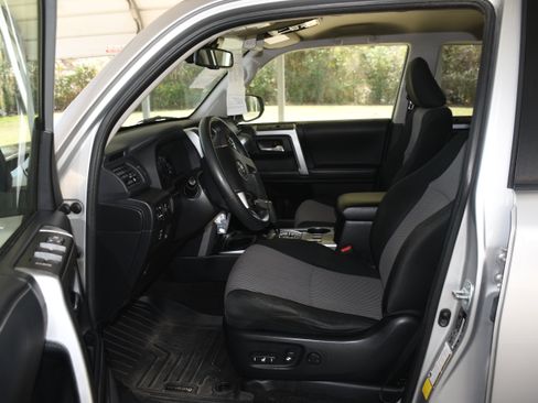 Used 2021 Toyota 4Runner SR5 image 7