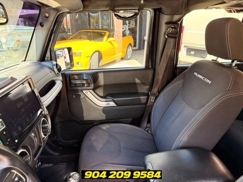 Used 2017 Jeep Wrangler Unlimited Rubicon w/ Connectivity Group AWD/4WD image 23