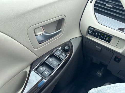 Used 2017 Toyota Sienna XLE w/ XLE Navigation Package image 25