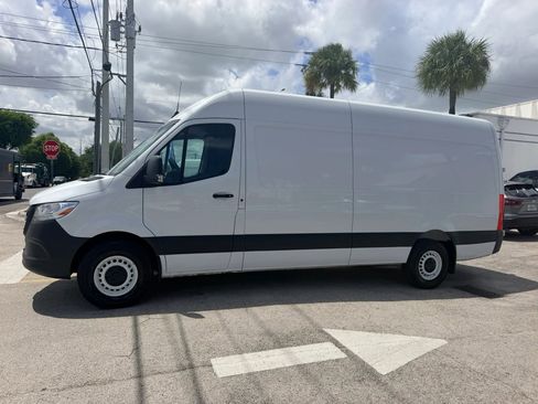 Used 2023 Mercedes-Benz Sprinter 2500 w/ Dashboard Charging Package image 4