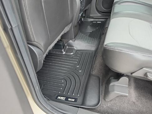Used 2017 Ford Escape SE w/ Equipment Group 201A FWD image 21