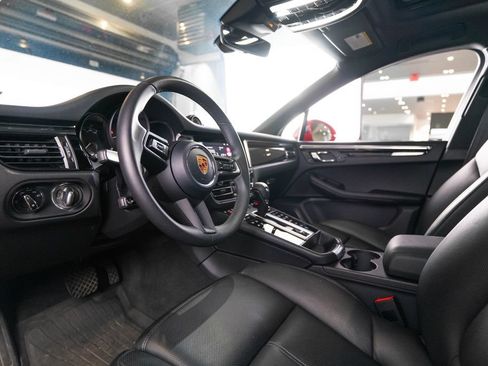 Certified 2026 Porsche Macan AWD/4WD image 4