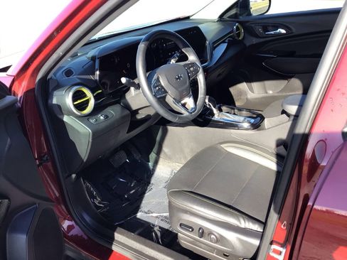 Used 2024 Chevrolet Trax ACTIV w/ Driver Confidence Package image 9