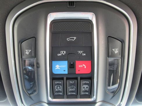 Certified 2025 Jeep Grand Cherokee Limited w/ Luxury Tech Group II AWD/4WD image 33