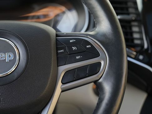 Used 2019 Jeep Cherokee Limited AWD/4WD image 46