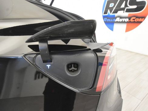 Used 2023 Tesla Model Y Long Range AWD/4WD image 32