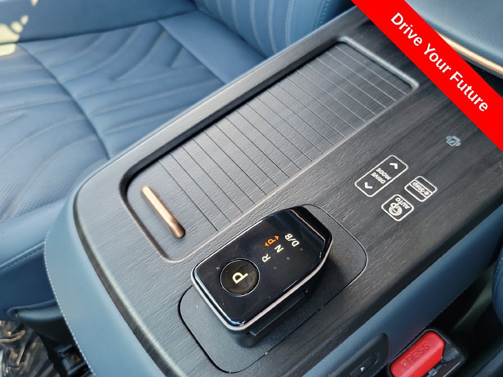 Used 2025 Nissan Ariya Platinum AWD/4WD image 12