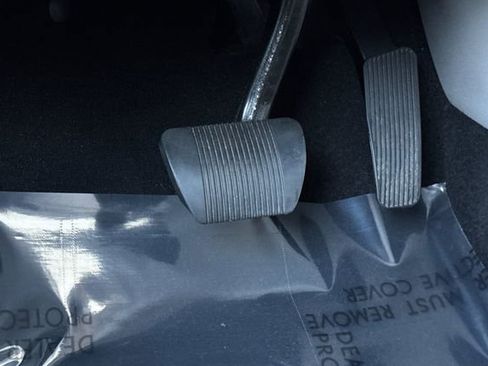 Used 2023 Chrysler Pacifica Touring-L image 42