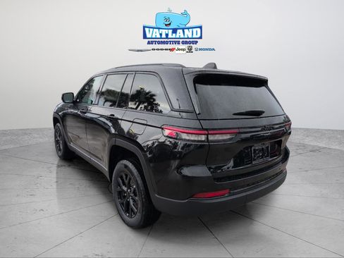 New 2025 Jeep Grand Cherokee Altitude image 6