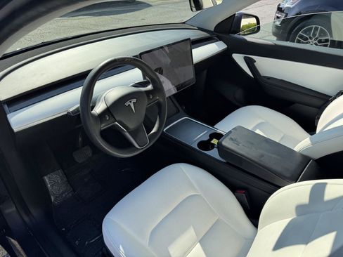 Used 2021 Tesla Model Y Long Range AWD/4WD image 25
