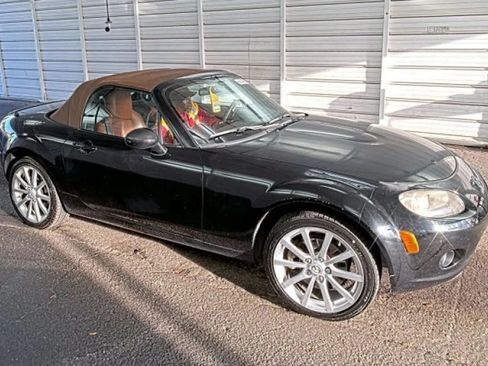 Used 2006 MAZDA MX-5 Miata Grand Touring w/ Premium Pkg RWD image 9
