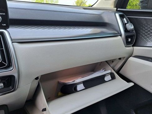 Used 2022 Kia Sorento S w/ Panoramic Sunroof Package FWD image 17