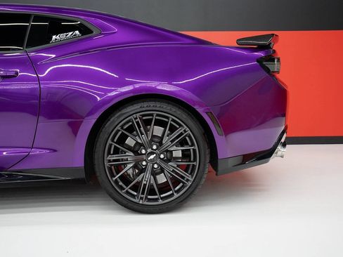 Used 2018 Chevrolet Camaro ZL1 RWD image 26