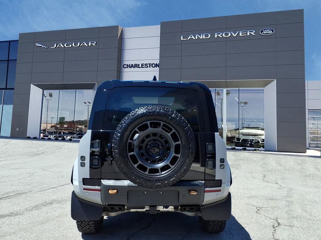 New 2026 Land Rover Defender 110 OCTA AWD/4WD image 4