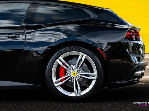 Used 2017 Ferrari GTC4Lusso AWD/4WD image 11