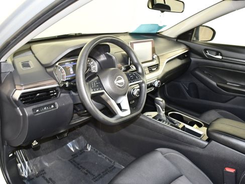 Used 2024 Nissan Altima 2.5 SV FWD image 35