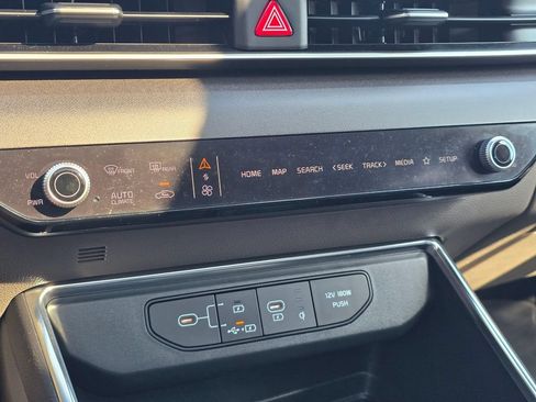 Certified 2025 Kia Carnival SX FWD image 23