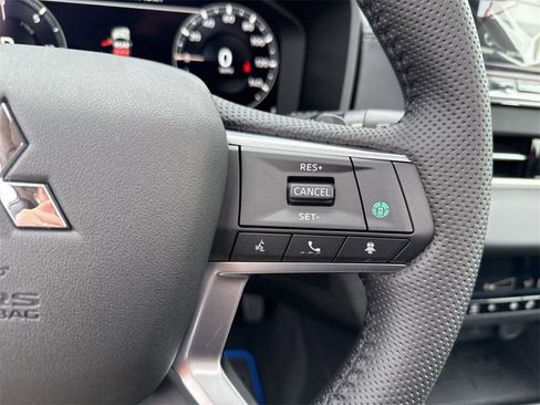 New 2025 Mitsubishi Outlander SE image 36