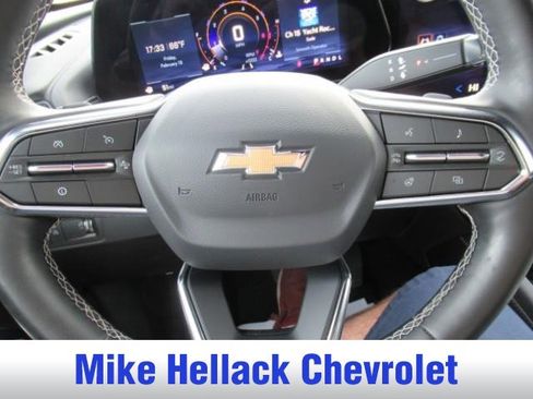 Used 2025 Chevrolet Traverse LT image 24