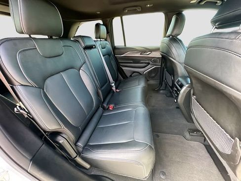 Used 2025 Jeep Grand Cherokee Overland AWD/4WD image 28