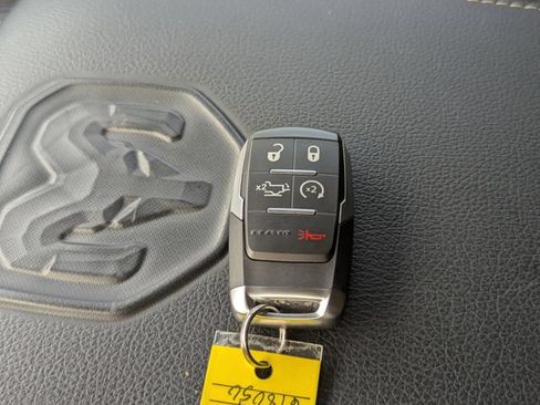 Used 2023 RAM 2500 Laramie AWD/4WD image 23